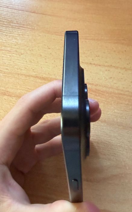 iPhone 15 pro Tytan czarny