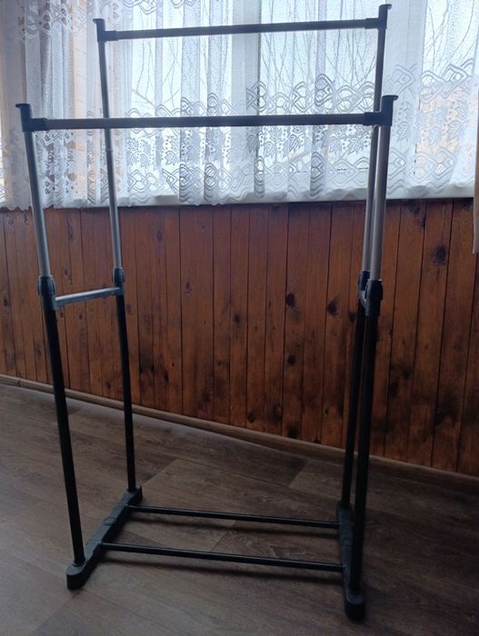 Продам стійку для одягу