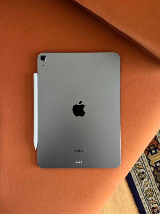 Apple iPad Air (M1) 256GB 5th Generation + Apple Pencil 2