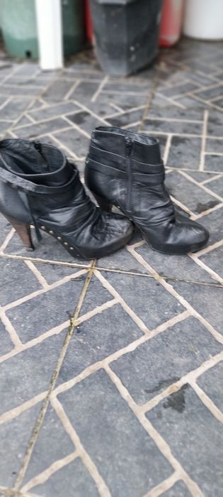 Botim usado em bom estado marca portuguesa