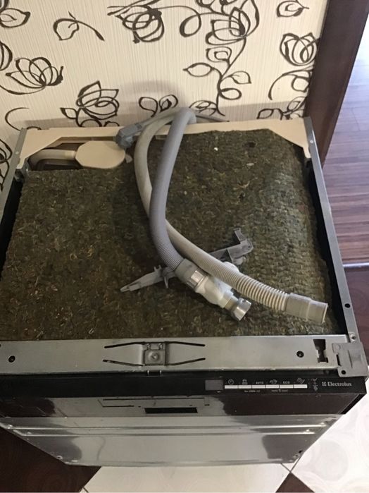 Продам вбудовану посудомийну машину Electrolux ESL66010