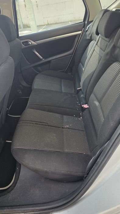 Vende se Pegueot 407 sw