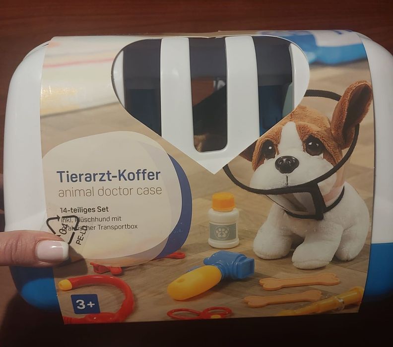 Piesek z zestawem weterynarza