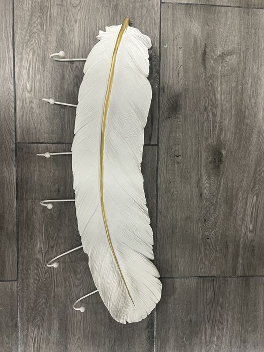 Wieszak kare design pióro