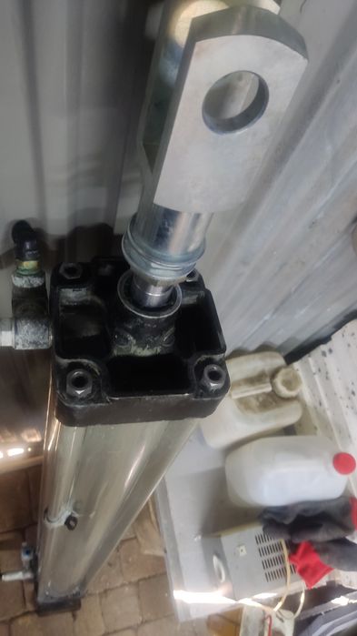 Siłownik pneumatyczny duży