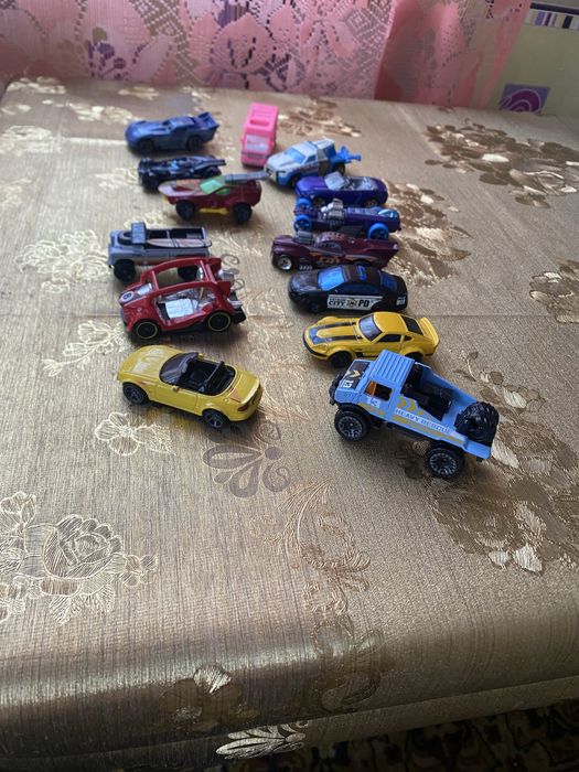 Машинки Hot wheels та інші ціна за всі 24шт  450грн