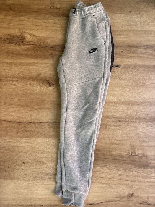 Roupa desporto 12-14 anos como nova