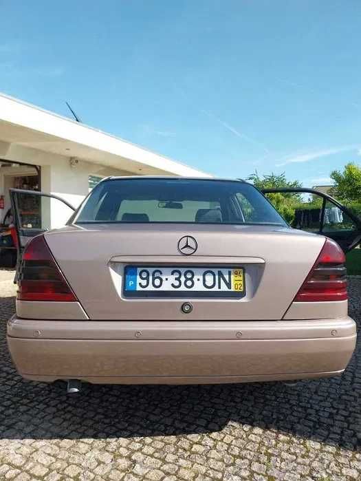 Mercedes-Benz 220 — fotografia 4