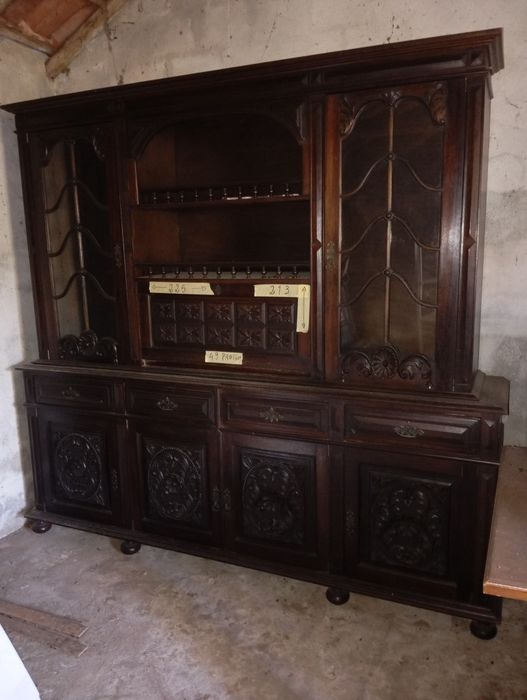 Móvel de sala sete portas quatro gavetas