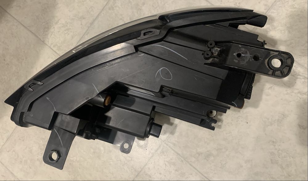 Фара Jeep Compass 2018