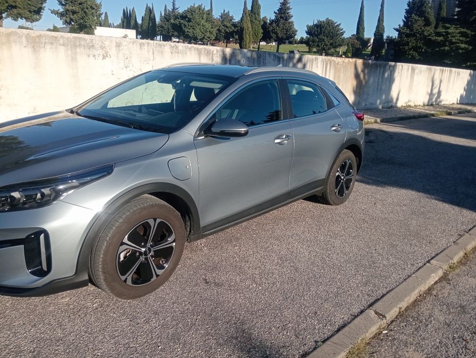 Kia Xceed plug in híbrido 2024, garantia do fabricante até 2031   32000km, 1Dono muito estimado