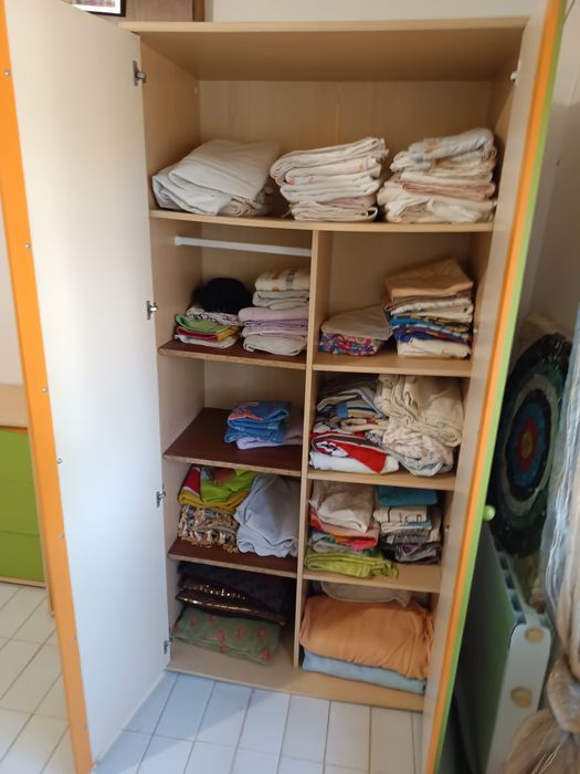 Mobila para quarto de  criança, cama, cómoda, armarios