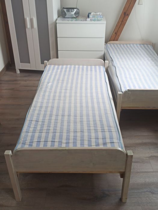 Łóżko sosnowe z materacem 90x200