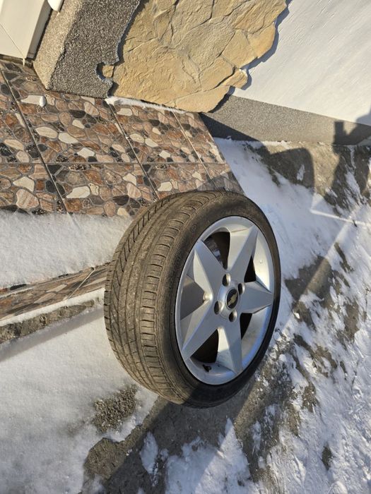 Колеса в зборі R17: диски 7J 4x114.3 ET49 DIA56.6 + Goodyear 215/45R17