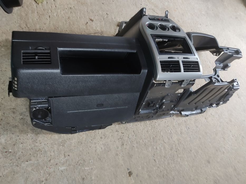 Торпедо консоль Jeep compass 07-2017