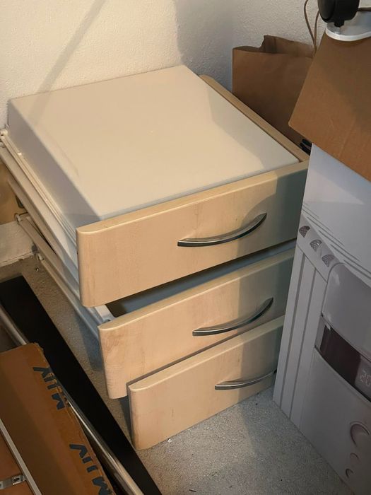 Portas cozinha em óptimo estado com puxadores