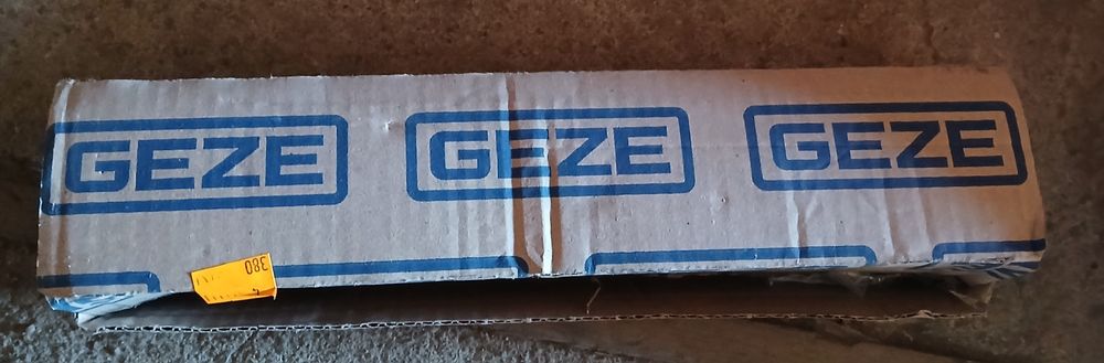 Samozamykacz do drzwi marki geze