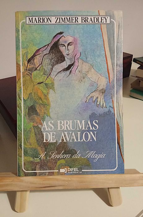 The Mists of Avalon by Marion Zimmer Bradley FREE SHIPPING*