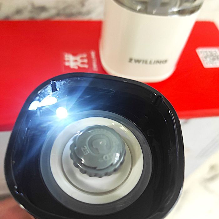 Набір електричних подрібнювачів для перцю та солі Zwilling.