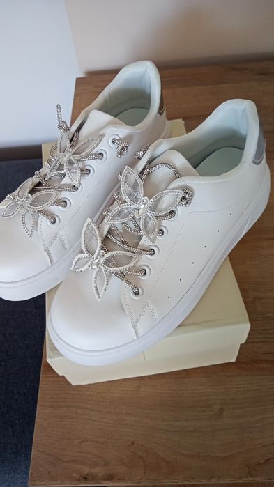 Adidasy białe motyl