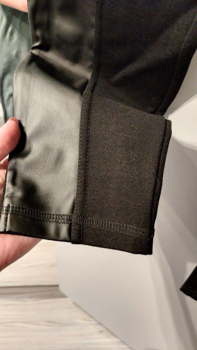 Leginsy z wstawkami z ekoskóry