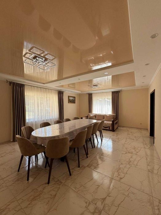 2-х поверховий будинок з ремонтом в с. Нижнів