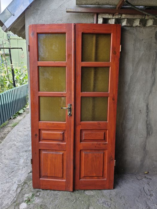 Продам двери *Дерево двойные*