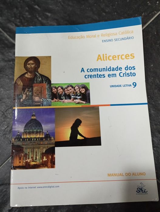 Livro escolar de religião e moral