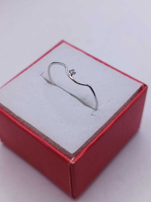 Złoty Pierścionek Z Diamentami Białe Złoto R.20 PR.375 9K 495/06/25s