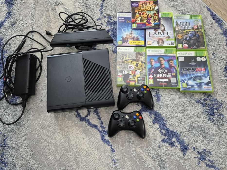 Konsola Xbox 360 plus 2 pady