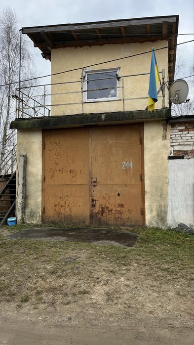 Двох поверховий гараж