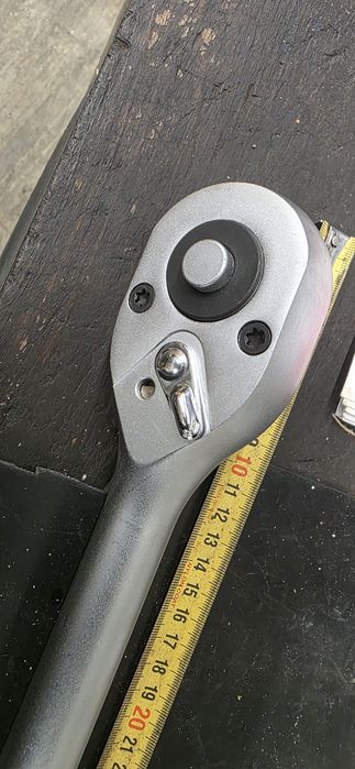 Duży bardzo solidny teleskopowy klucz z grzechotka