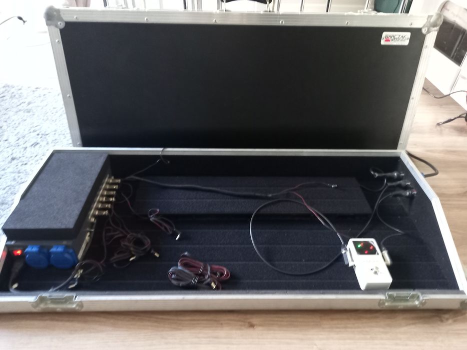 Zasilacz + Case pedalboard na efekty gitarowe + okablowanie Warszawa
