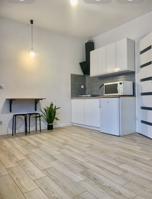 Kawalerka centrum, duży parking.