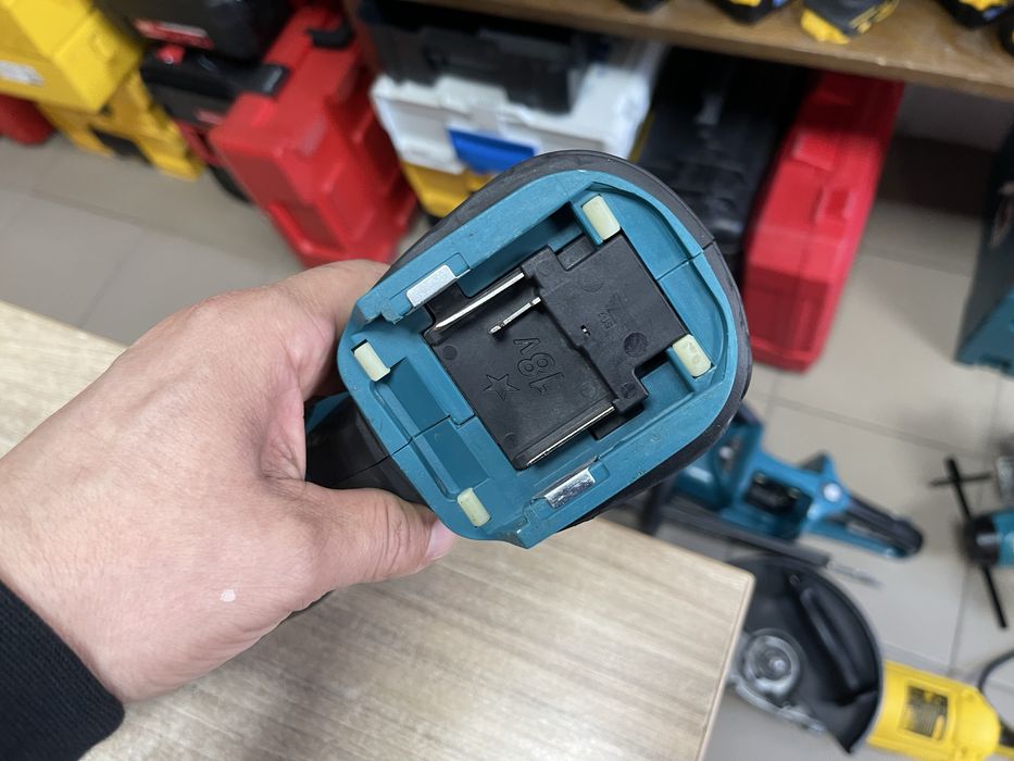 Makita DJR187 / безщіткова шабельна пила Макіта