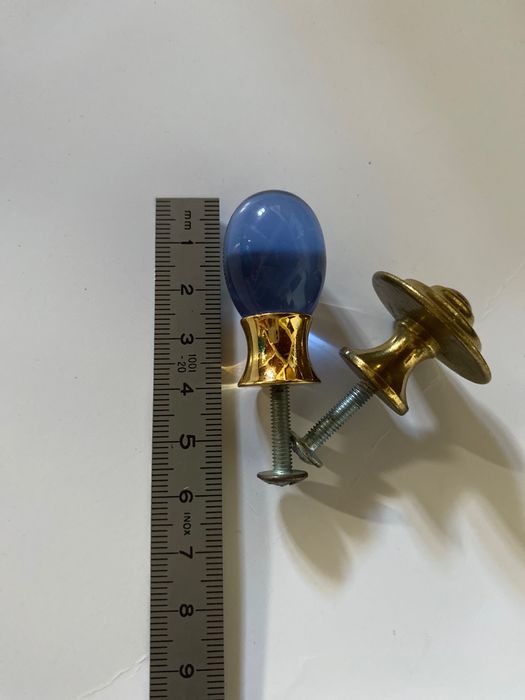 Dois puxadores antigos