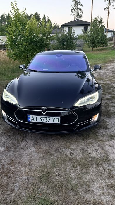 Tesla S 70D  повний првід