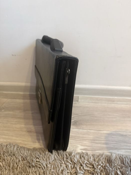 Продам шкіряний портфель