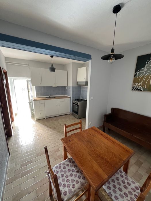 Alugo V2 rés do chão renovado