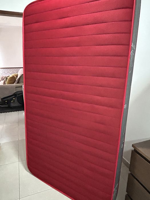 Estrado e colchão  + cama 110x200