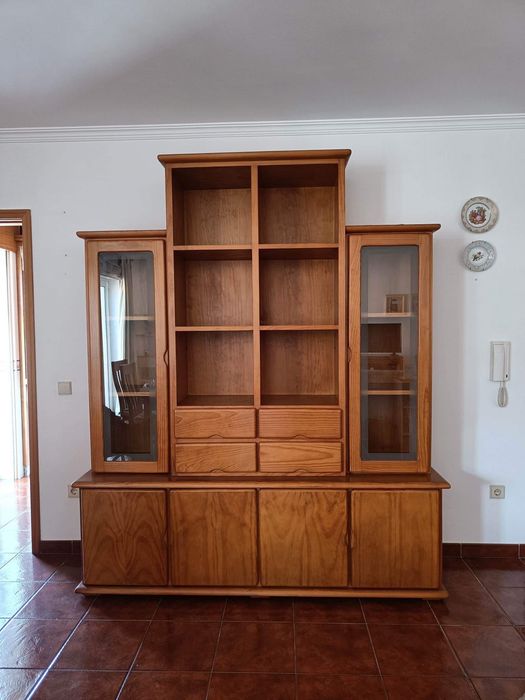 Móvel de Pinho com vitral