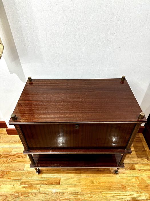 Movel Bar 360° madeira cor mogno