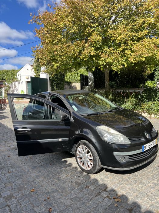 Renault Clio 1.2 16V 2010 – 5 Portas – Preto