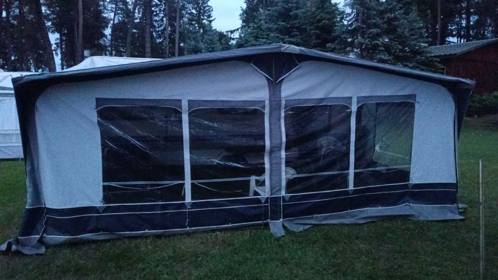 Przedsionek do przyczepy kempingowej