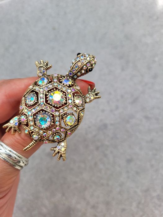 Broszka żółw z kamyczkami