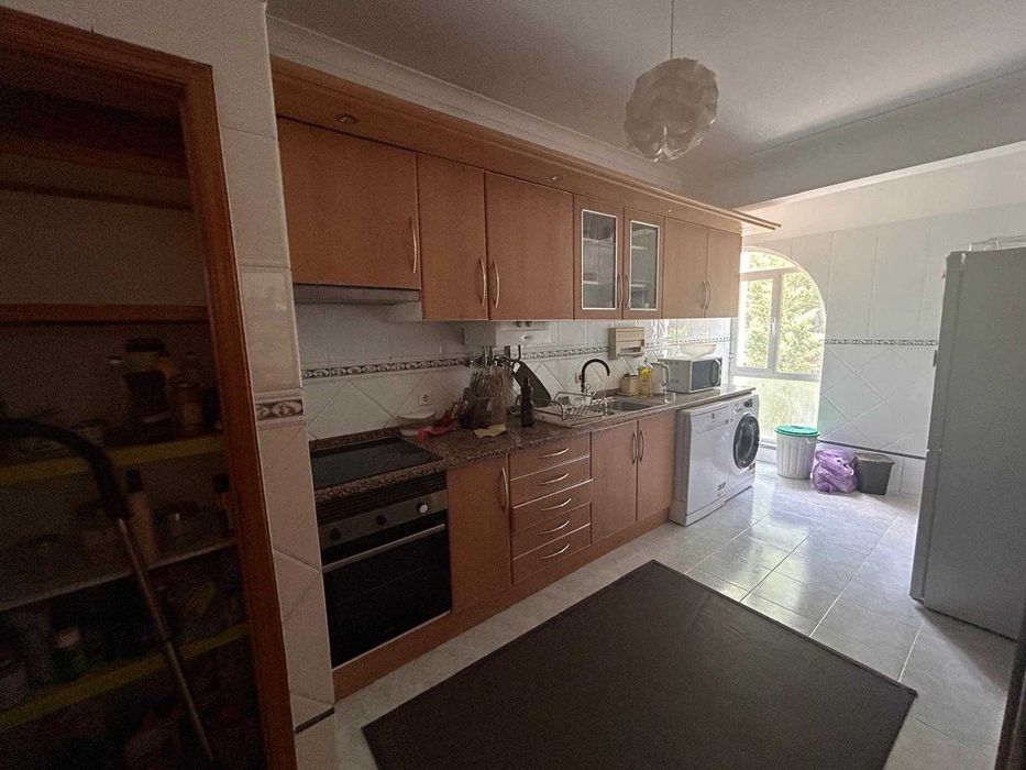 Arrenda-se: Apartamento T4+1 Duplex (Parcialmente Mobilado e Equipado) Excelente Exposição Solar | Portais da Arrábida – Quinta do Anjo – Palmela
