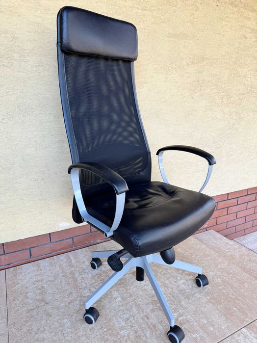 Fotel ergonomiczny biurowy Markus Ikea skóra czarny regulowany krzesło