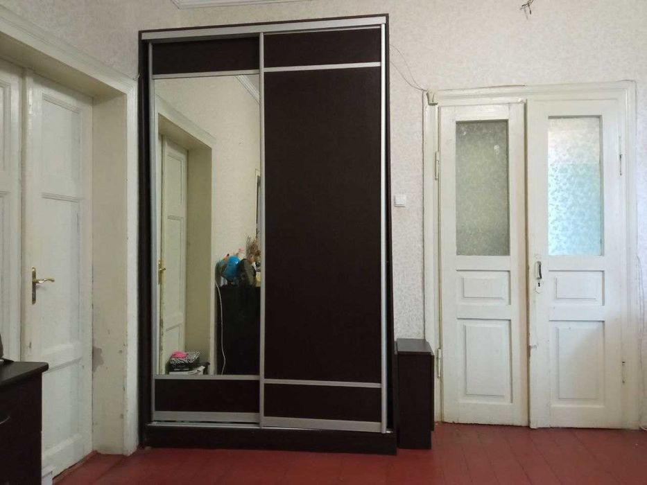 Продається напівособняк в селищі Лисець 8 км до Івано-Франківська.