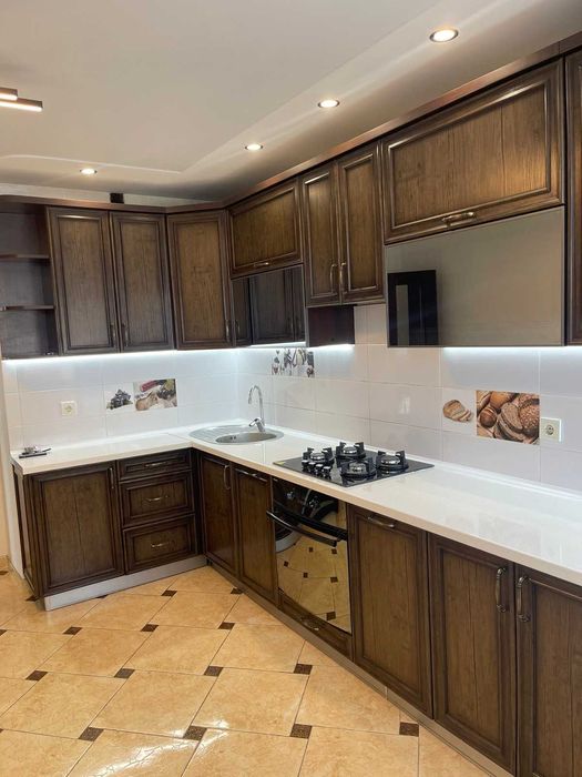 3 кім на Тролейбусній у новобудові