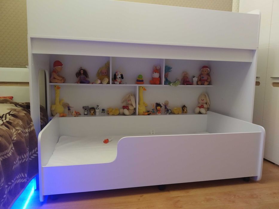 Кровать двухярусна